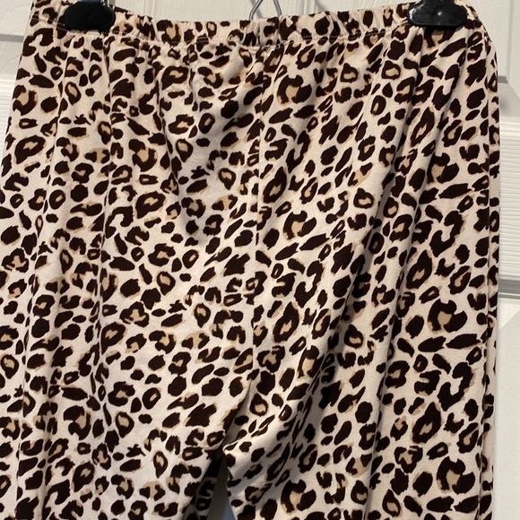 Pj pajama bottoms lounge pants animal print elastic waist very soft
C - Picture 5 of 5